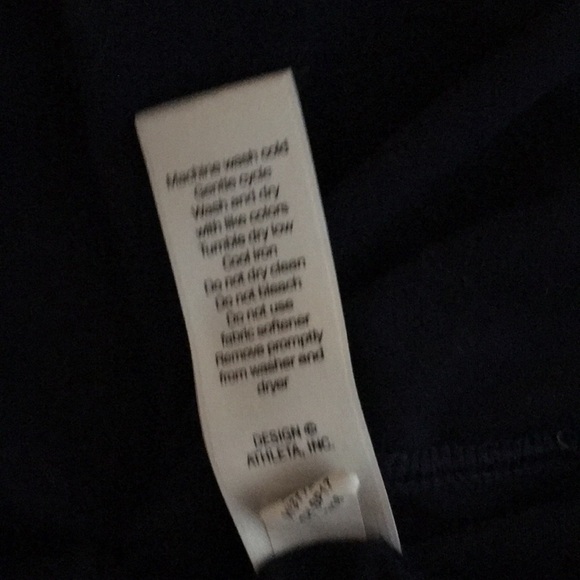 ATHLETA TOP SIZE MEDIUM NAVY - Picture 5 of 7